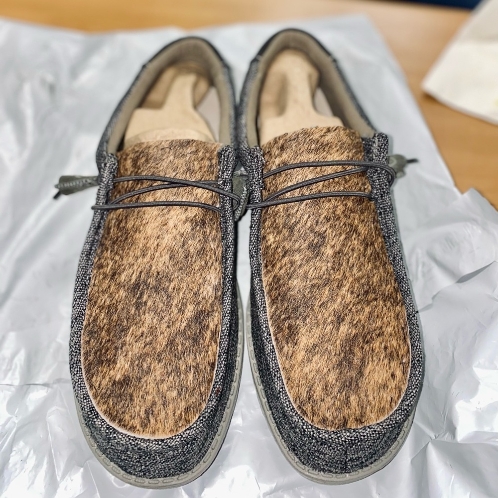 Men’s CUSTOM Cowhide Hey Dudes read description